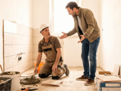 Der Fliesenleger ließ unser Bad halbfertig und verschwand zwei Wochen auf eine andere Baustelle ohne ans Telefon zu gehen Konfrontation mit einem unzuverlässigen Handwerker.