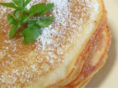 Luftige Hefepfannkuchen wie von Oma: Duftiges hausgemachtes Vergnügen mit Milch, Eiern und Hefe Luftige Hefepfannkuchen wie von Oma – duftiges hausgemachtes Vergnügen mit Milch, Eiern und Hefe