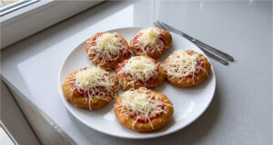 Mini-Langós aus dem Ofen: Einfaches Partygebäck ohne Frittieren in wenigen Minuten Mini-Langós aus dem Ofen auf einem Blech