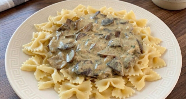 pilze-suss-sauer-feine-weisse-pilzsosse-mit-nudeln-oder-knodel-972 Pilze süß-sauer – feine weiße Pilzsoße mit Nudeln oder Knödel