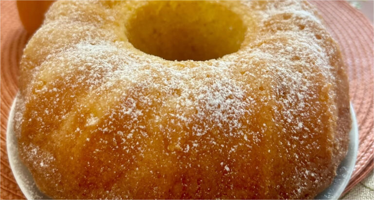 Saftiger Omas Quark-Gugelhupf: Luftiger Klassiker mit Zitronen- und Vanilleduft