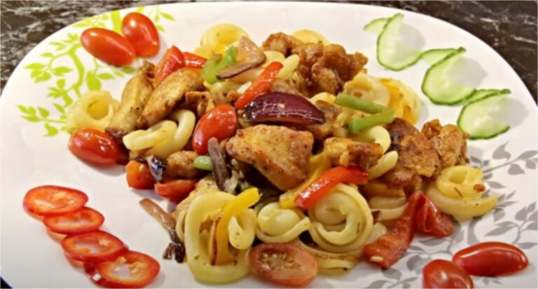 Blitzschnelles One-Pot-Mittagessen: Gesunde Pasta mit Hähnchen, knackigem buntem Gemüse und Sojasauce