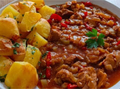Schweinefilet mit Speck, Paprika und Lauch: Saftige Pfannenmischung, perfekt zu Ofenkartoffeln Schweinefilet mit Speck, Paprika und Lauch – saftige Pfannenmischung