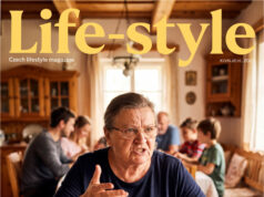 Die Tante, die ihr Leben lang mit den Kilos kämpft, fing vor der Familie an, mir zu raten, was ich essen soll und wie ich aussehe Tante Vera, die Ernährungstipps verteilt.
