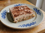 Umgedrehter Apfelkuchen mit Puddingcreme: Saftiges Gebäck mit Kakaomarmorierung Umgedrehter Apfelkuchen mit Puddingcreme und Kakaomarmorierung