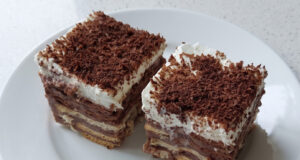 Ungebackenes Dessert mit BeBe-Keksen: Cremige Schichten mit Mascarpone, Kaffee und Kakao Ungebackenes Dessert mit BeBe-Keksen, Mascarpone und Kakao