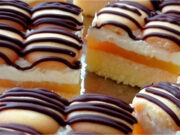 Wiener Schnitte mit Mascarpone: Frische Orangenschichten und Schokoladenglasur Wiener Schnitte mit cremigem Mascarpone und Orangenpudding – ein elegantes Dessert