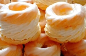 Windbeutel mit Pudding-Butter-Creme: Luftiges Dessert mit Sahne und Mascarpone Windbeutel mit Pudding-Butter-Creme, Sahne und Mascarpone