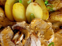 Luxuriöse Delikatesse: Zartes Schweinefilet in cremiger Champignonsoße mit Ofenkartoffeln Zartes Schweinefilet in cremiger Champignonsoße mit Ofenkartoffeln