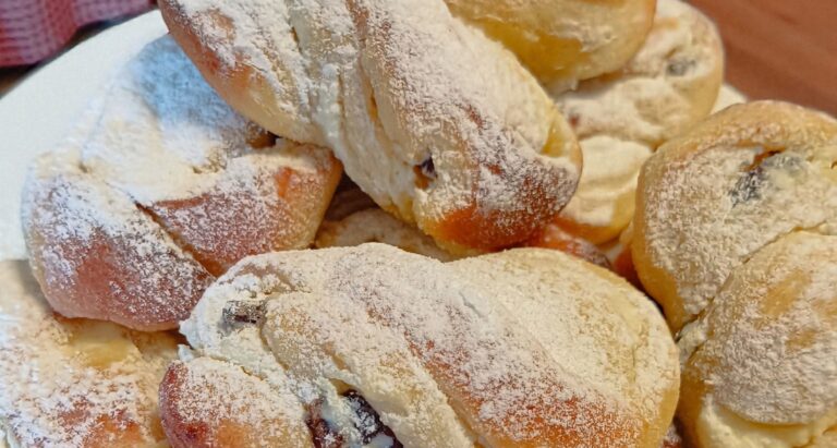 Hefeschnecken mit Quark und Rumrosinen: Luftiges Gebäck zum Kaffee