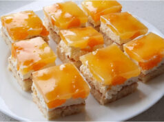 Gefräßige Mandarinen-Schnitten: Luftiger Biskuit, Sahnecreme und glänzendes Pudding-Gelee Gefräßige Mandarinen-Schnitten mit luftigem Biskuit, Sahnecreme und glänzendem Pudding-Gelee