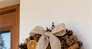 Herbstkranz muss man nicht kaufen: 20 Inspirationen aus Zapfen, die Sie selbst zu Hause basteln können Herbstkranz aus Zapfen mit Trockenblumen