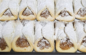 Joghurtteigtaschen: Zartes Gebäck mit Apfel-Nuss-Füllung ohne Gehzeit Joghurtteigtaschen – zartes Gebäck mit Apfel-Nuss-Füllung