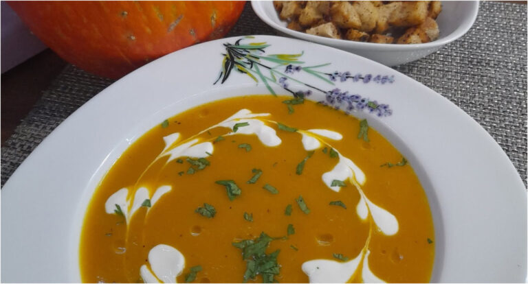 Kürbiscremesuppe mit Croutons: Fein, aromatisch und einfach zubereitet