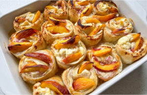 Nektarinen-Quark-Schnecken: Zartes Blätterteig-Dessert Nektarinen-Quark-Schnecken – zartes Gebäck aus Blätterteig ohne Gehzeit