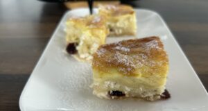 Quarkkuchen für faule Hausfrauen: Saftiger Kuchen ohne klassisches Teigkneten Saftiger Quarkkuchen mit Cranberries und Butterkruste
