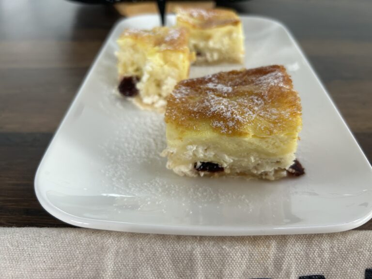 Quarkkuchen für faule Hausfrauen: Saftiger Kuchen ohne klassisches Teigkneten