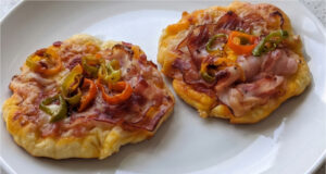 Saftige Quarkpizza ohne Gehzeit: Schnelles Blech-Abendessen Saftige Fitness-Quarkpizza ohne Gehzeit – blitzschnelle Protein-Oase voller Geschmack