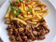 Schnelle Hähnchenschenkelstücke: Saftiges Fleisch mit Austernsauce und getrockneten Tomaten Schnelle Hähnchenschenkelstücke mit Austernsauce, getrockneten Tomaten und Pommes frites